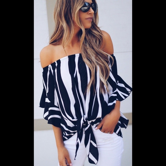 Tops - 5⭐ rated black striped off the shoulder top